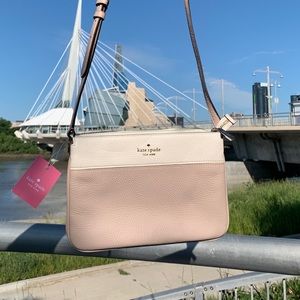 MAKE AN OFFER :BNWT KATE SPADE TRIPLE GUSSET LEATHER CROSSBODY BEIGE BI COLOR